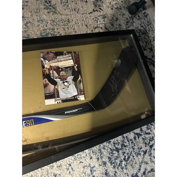 Jordan Staal autographed full-size stick and puck framed with PSA certification - Picture 5 of 5